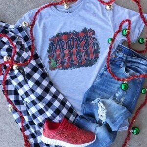 NWT Merry & Bright Buffalo Plaid Grey Christmas T-Shirt Graphic Tee Short Sleeve